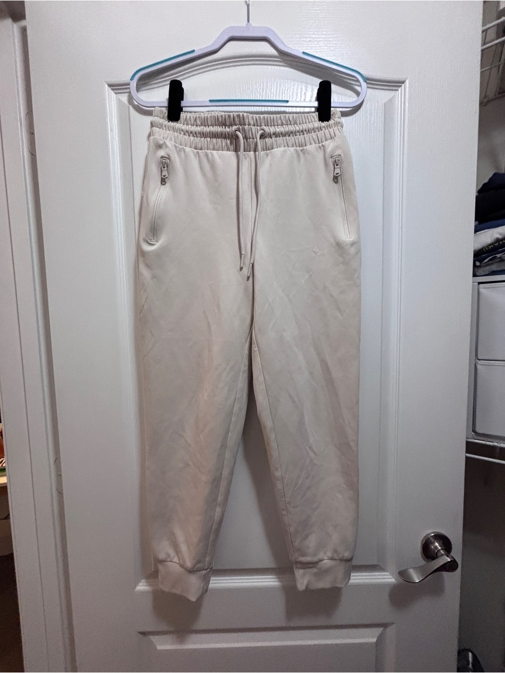 Old Navy Women’s Cream Drawstring Jogger Sweatpants